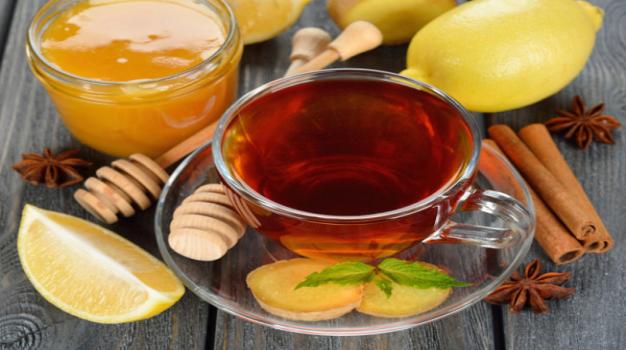  چای با عسل یک درمان خانگی